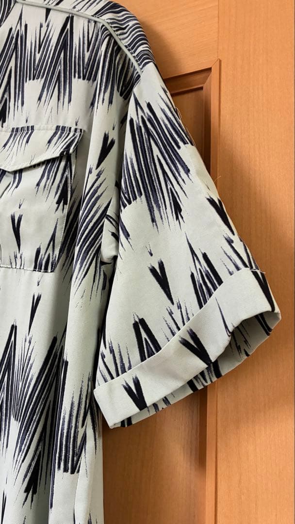 【美品】イアパピヨネ 七分袖アンダープリーツ柄プリントワンピース