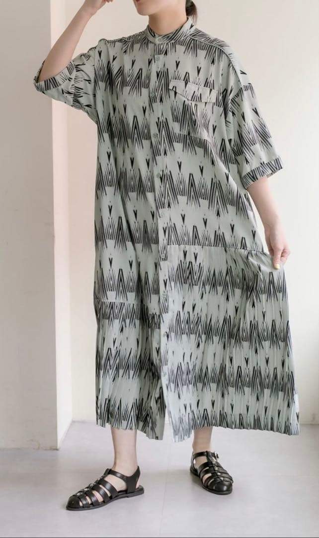 【美品】イアパピヨネ 七分袖アンダープリーツ柄プリントワンピース