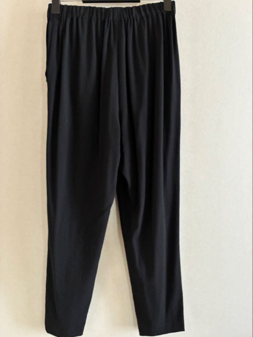 ヨーガンレール　2023未使用テーパードパンツＬサイズ