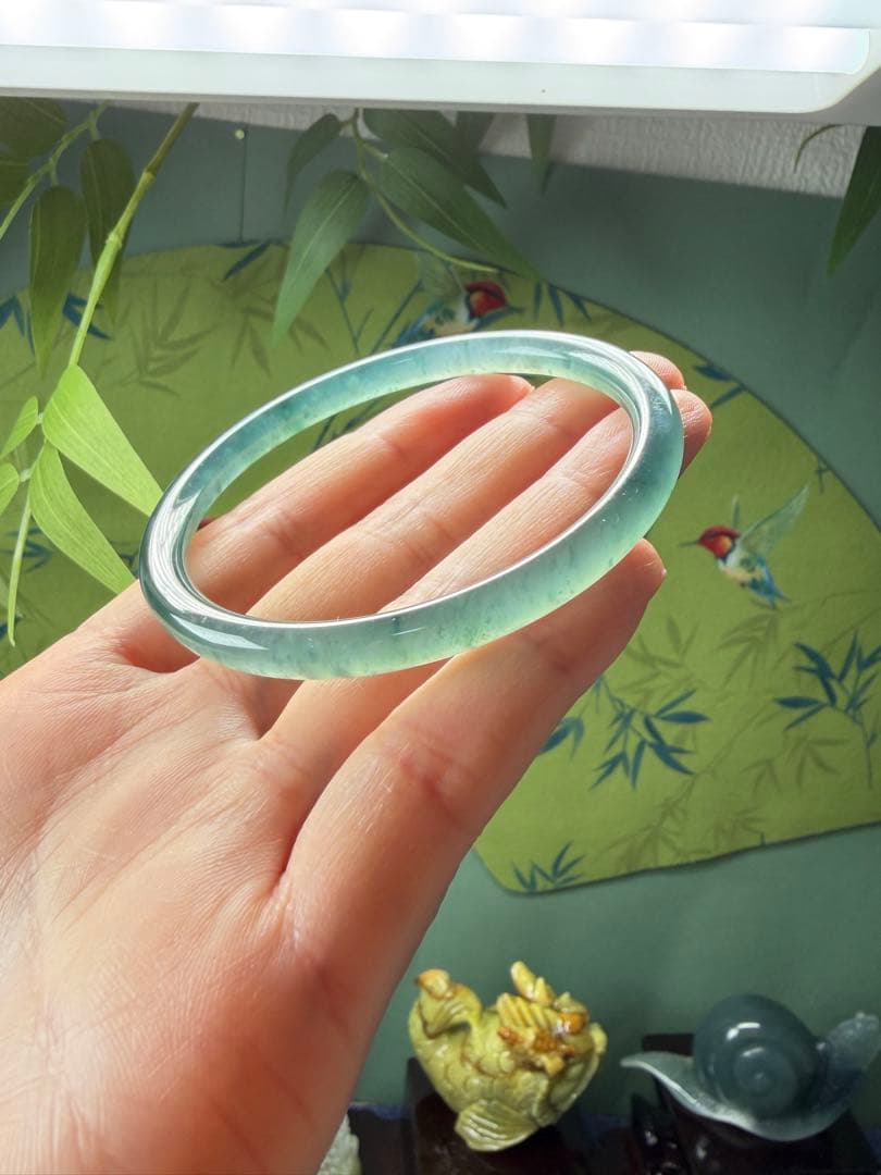 最終価格‼️天然本翡翠　高氷種、特色雪花綿入り氷藍水細身バングル　鑑定書付き