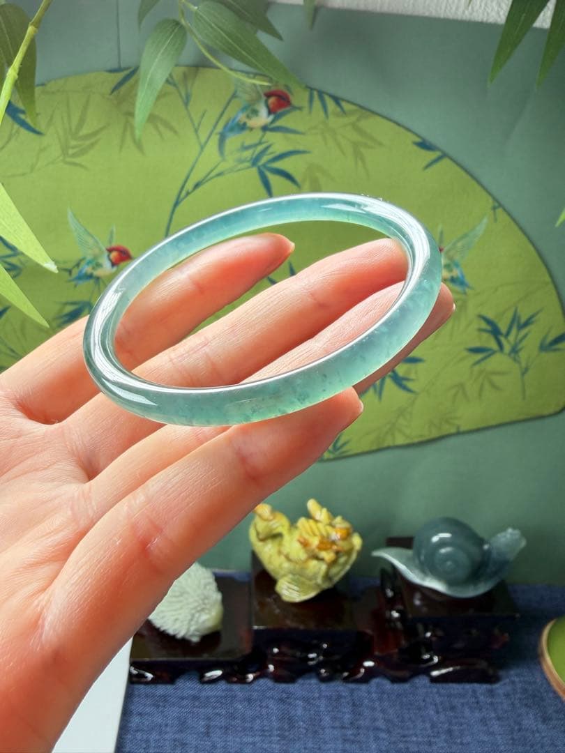 最終価格‼️天然本翡翠　高氷種、特色雪花綿入り氷藍水細身バングル　鑑定書付き