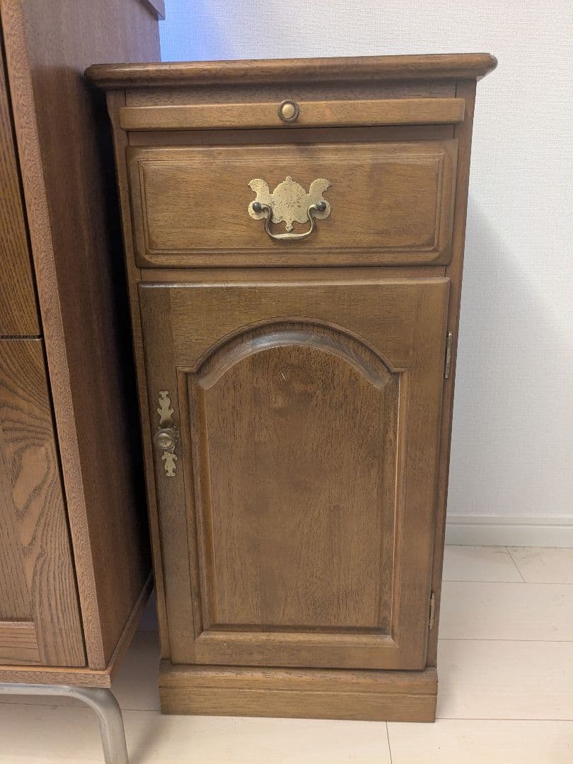 クラシック木製キャビネット 引き出し付き
