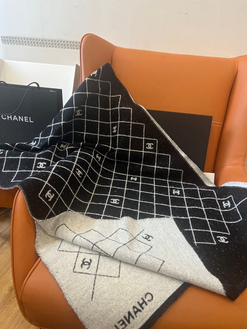 箱付きCHANELマフラー