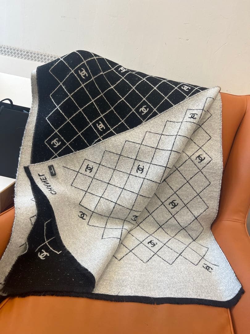 箱付きCHANELマフラー