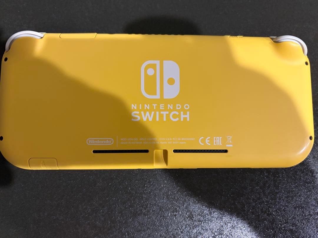 Nintendo Switch Lite イエロー 充電器 動作確認済　右側欠け