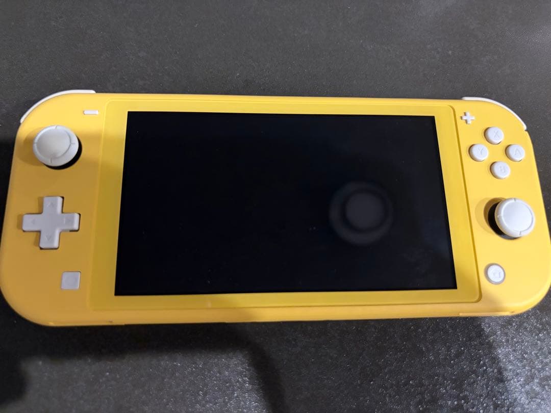 Nintendo Switch Lite イエロー 充電器 動作確認済　右側欠け