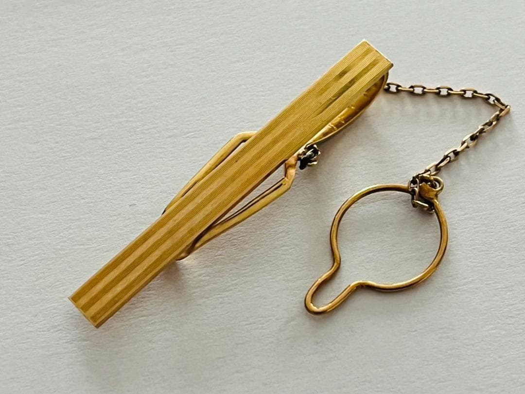 ■K18刻印 ネクタイピン イエローゴールド チェーン付 ストライプ柄