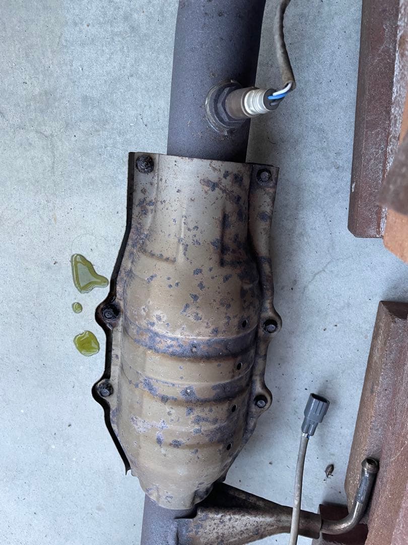 TRH ハイエースマフラー　触媒