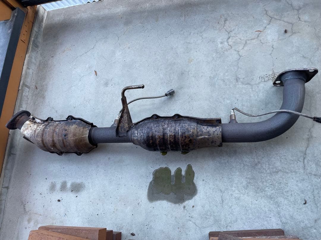 TRH ハイエースマフラー　触媒