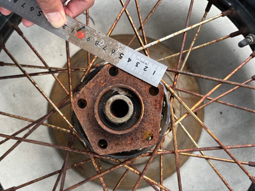 ハーレー　ショベル？　リヤホイール　18インチ　スポークホイール