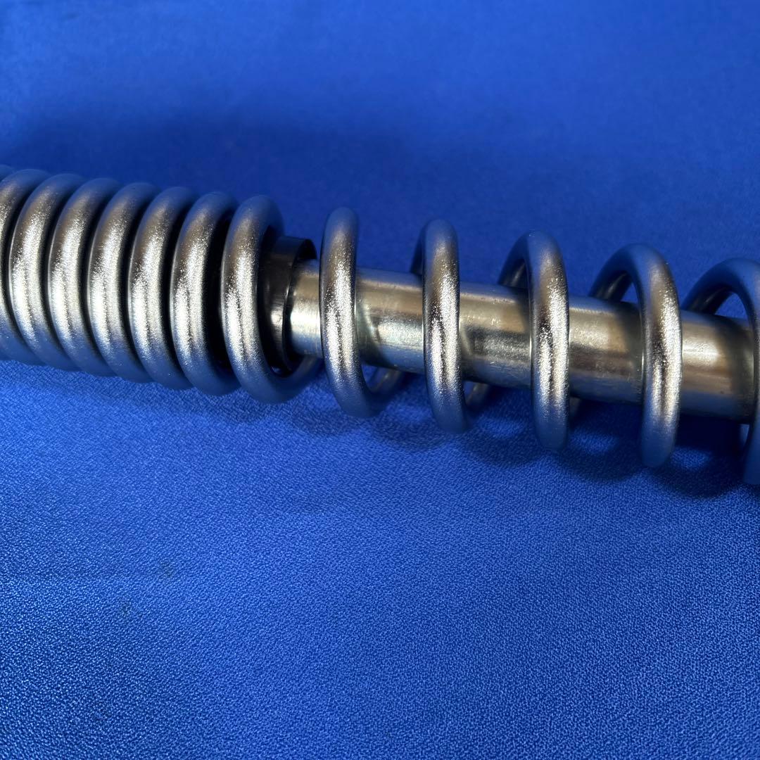 新品未使用　2E9 リアサスペンション　パッソル