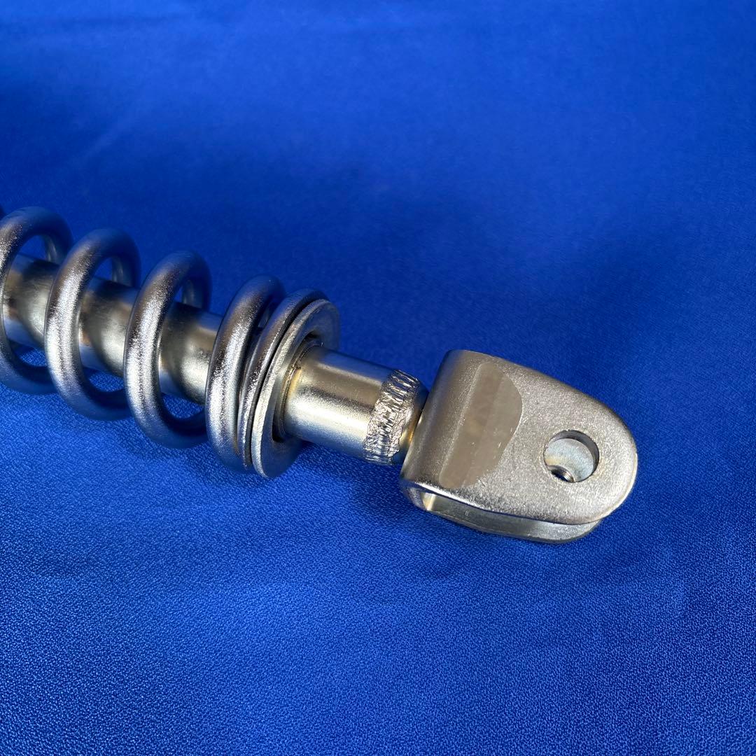 新品未使用　2E9 リアサスペンション　パッソル