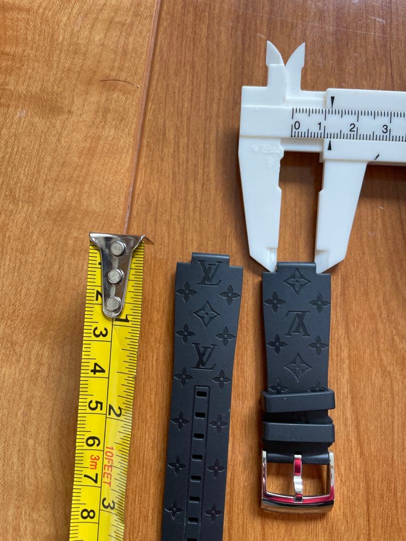 ルイヴィトン　腕時計　ラバー　ベルト　モノグラム　ブラック