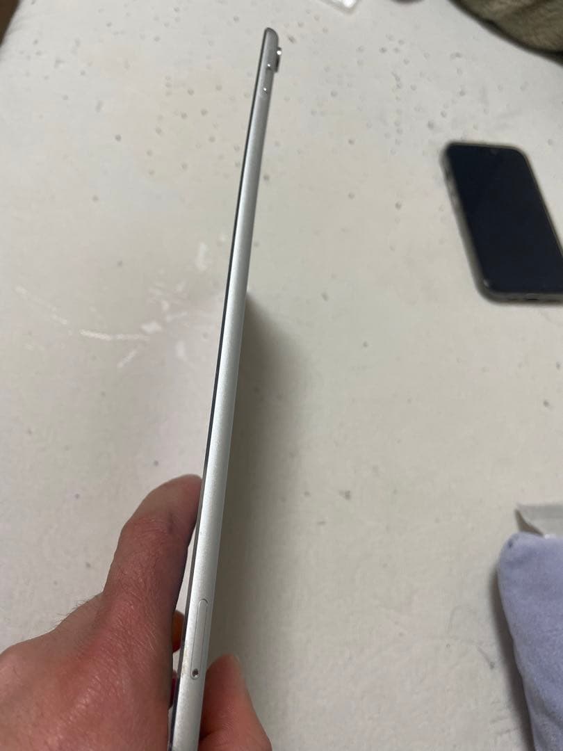 く*ん様 Apple iPad Pro (10.5インチ) 64GB バッテリー