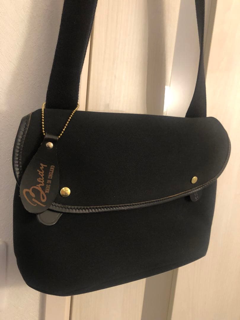 Brady ブレディ　Avon ブラック ショルダー　エイボン　キーホルダー付