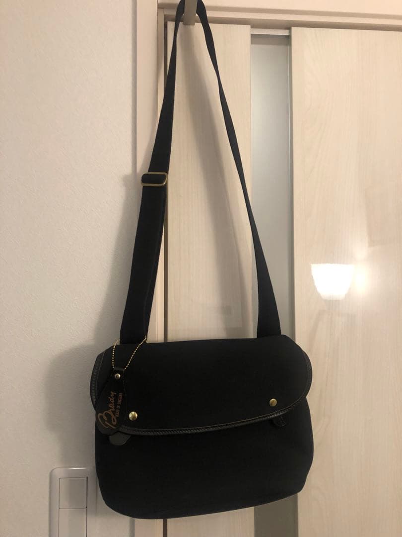 Brady ブレディ　Avon ブラック ショルダー　エイボン　キーホルダー付