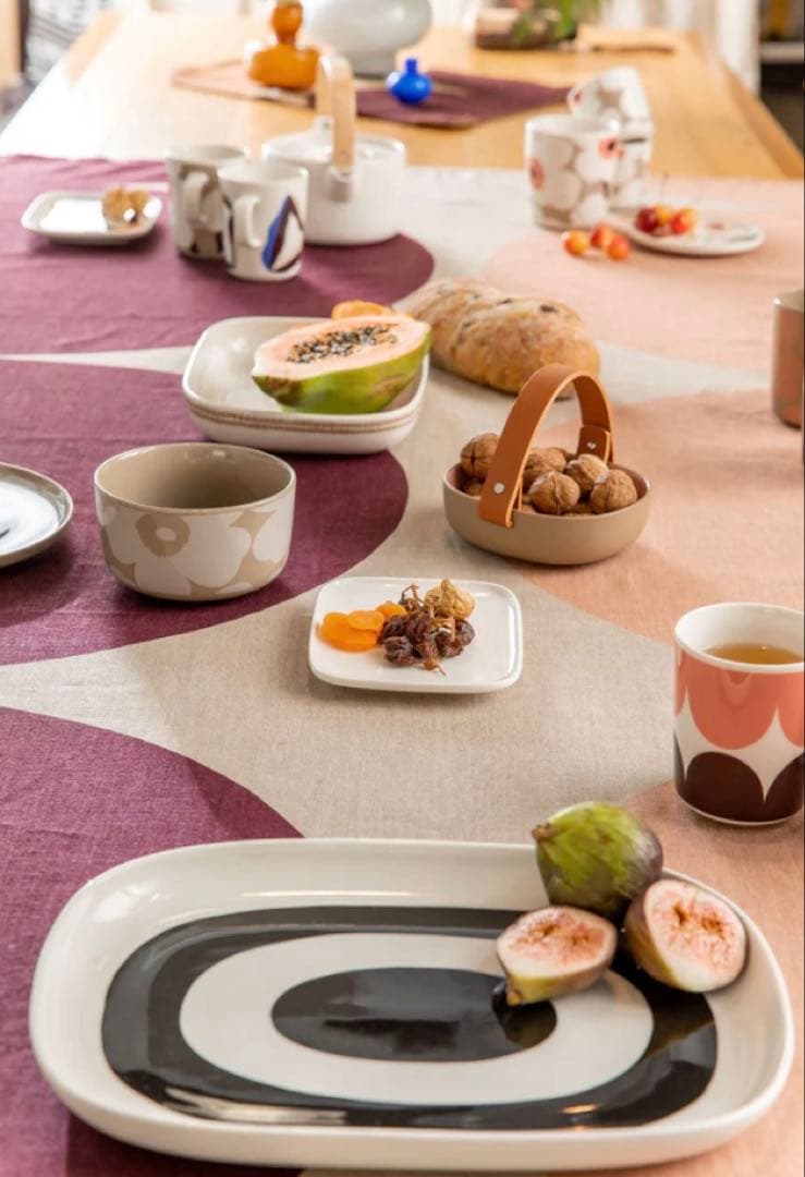 あみたん【未使用品】マリメッコ 大皿 サービングディッシュ melooni