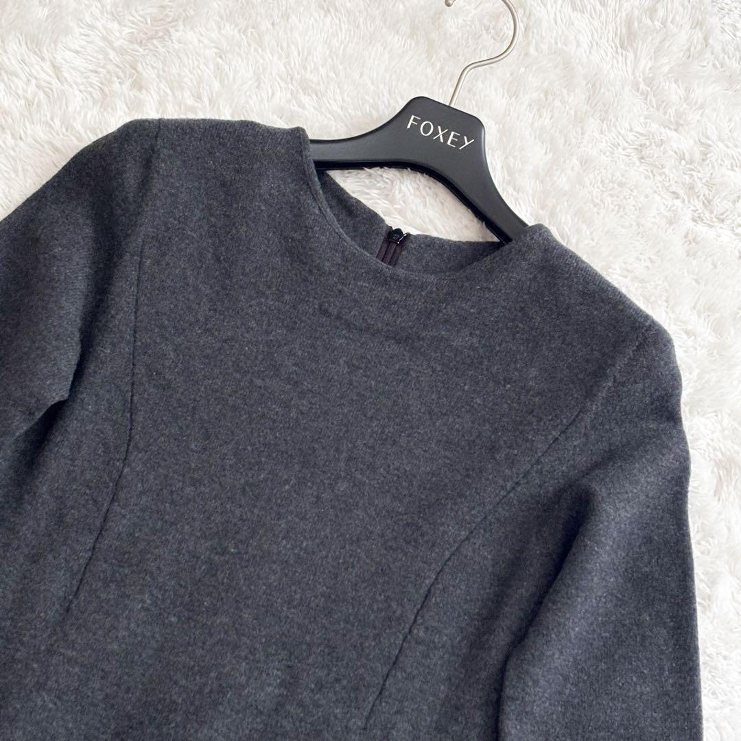 フォクシー　ニットワンピース　ウール100% ロゴプレート　グレー　38 フレア
