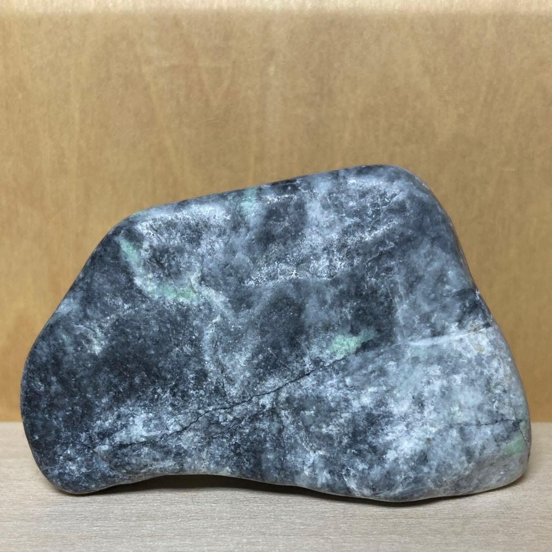 糸魚川翡翠　金山谷　黒×白×翠　黒翡翠　翡翠輝石　原石　107.2ｇ