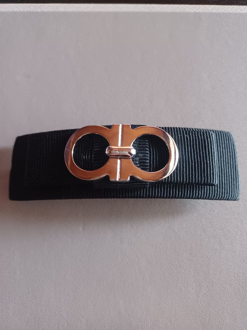 【美品】フェラガモ ガンチーニ バレッタ ブラック シルバー