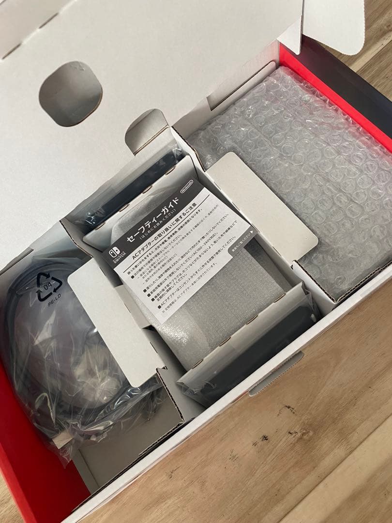 【新品未使用】Nintendo Switch 本体　青/赤