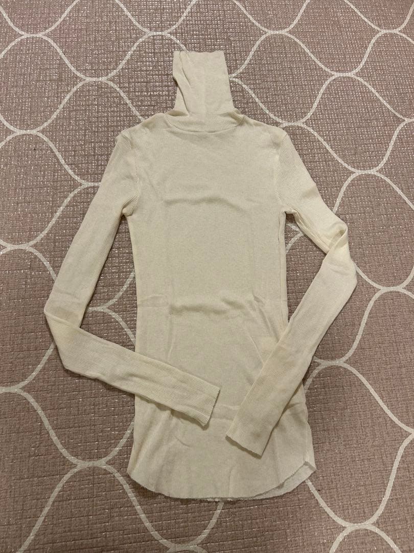 1度着用　ソージュ　カシミヤ混タートルネックカットソー　ソージュ　白