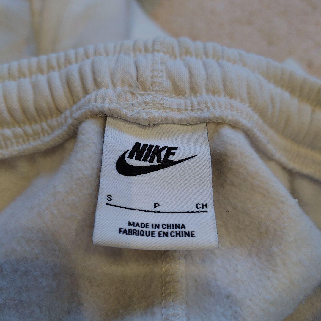 ナイキ　スウェットセットアップ　ベージュ　Sサイズ（レディースS〜М）