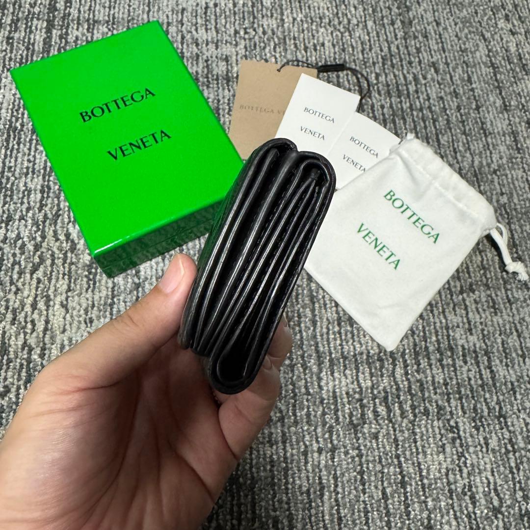 最終 ボッテガヴェネタ 三つ折り財布 マキシイントレチャート 付属品