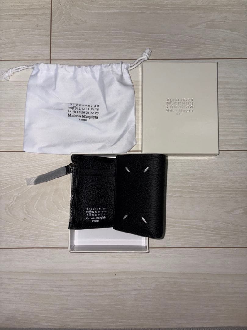 マルジェラ ブラック三つ折り財布