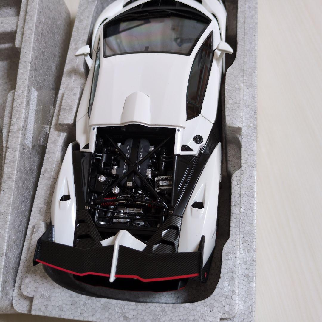 Lamborghini Veneno ミニカー 1/18 ホワイトオートアート