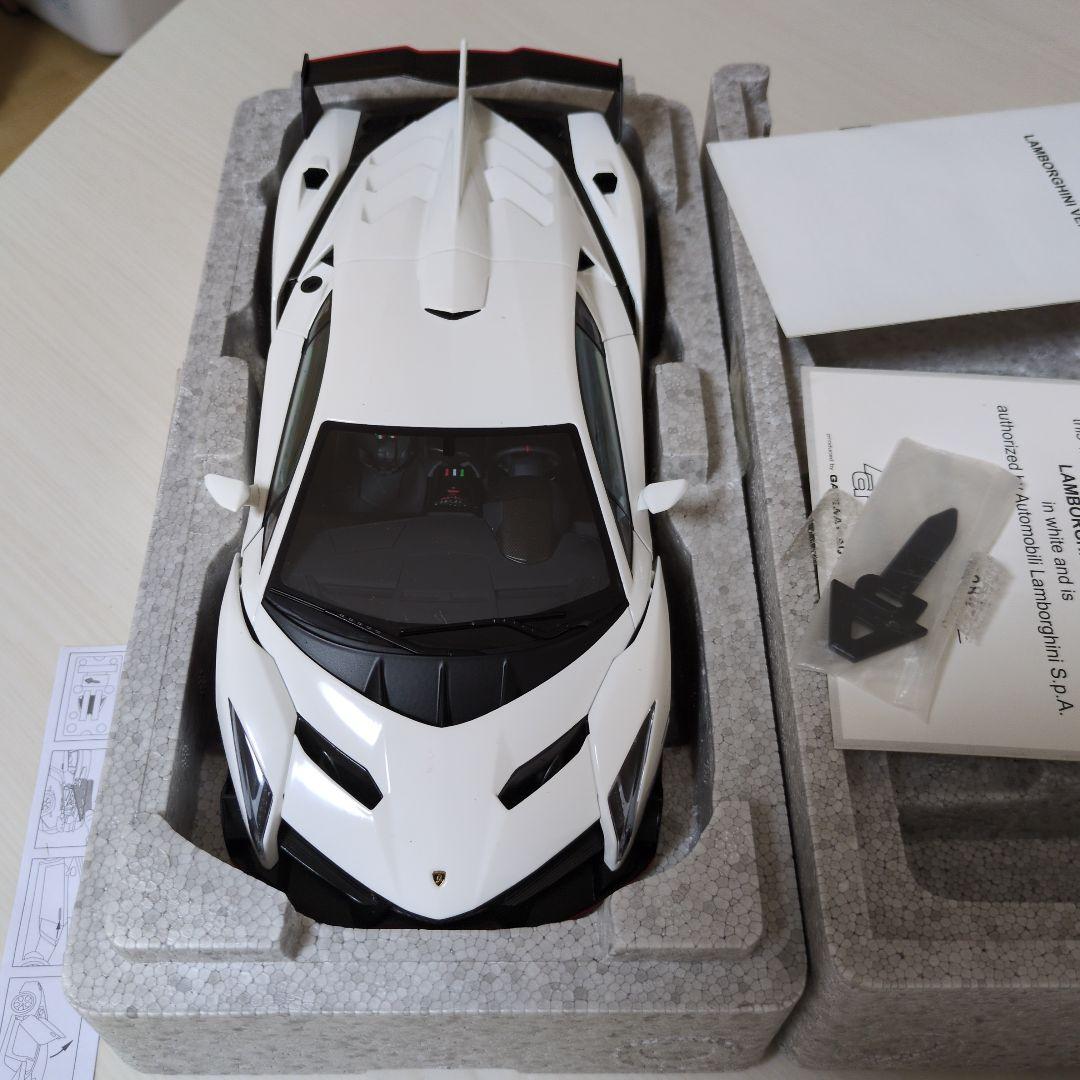 Lamborghini Veneno ミニカー 1/18 ホワイトオートアート