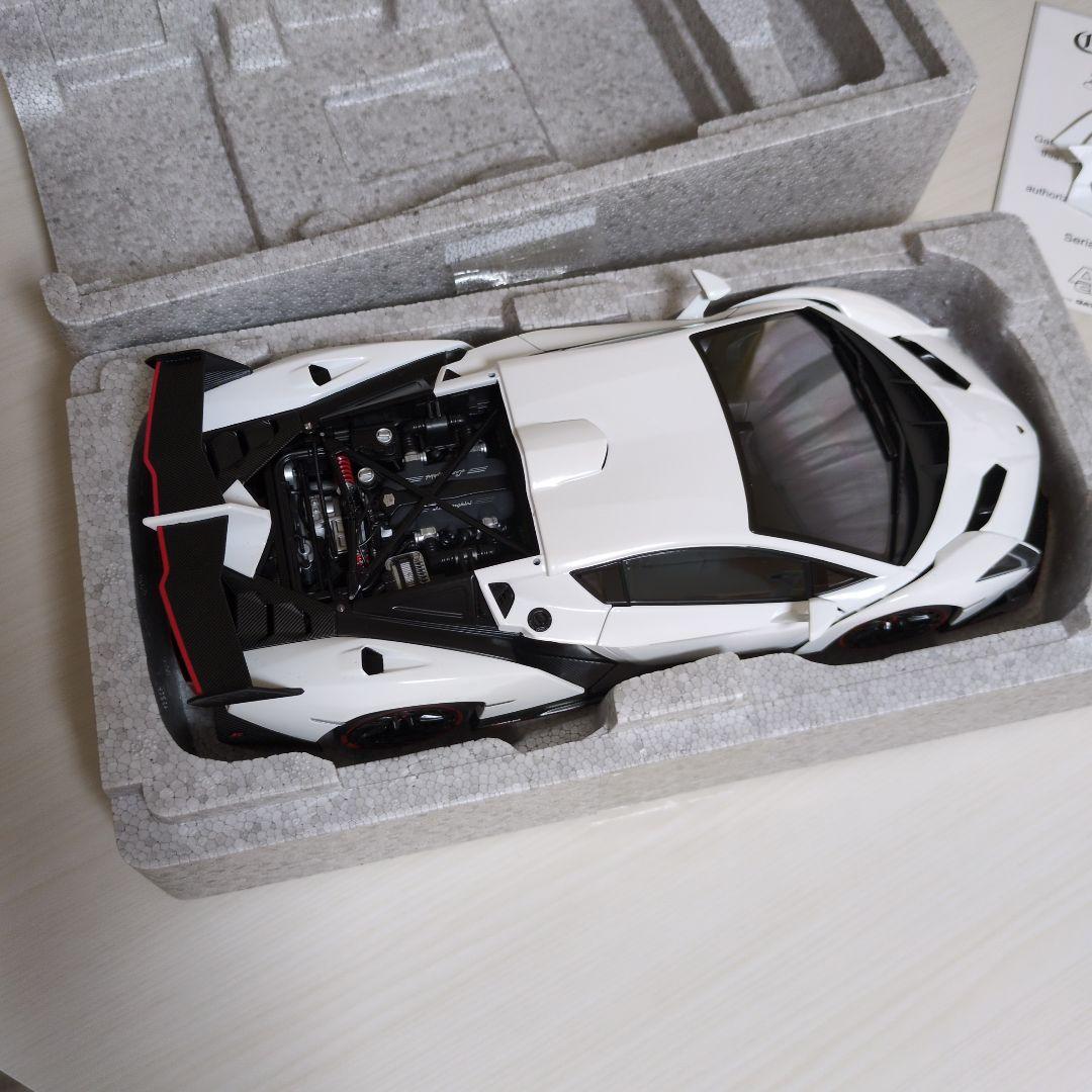 Lamborghini Veneno ミニカー 1/18 ホワイトオートアート