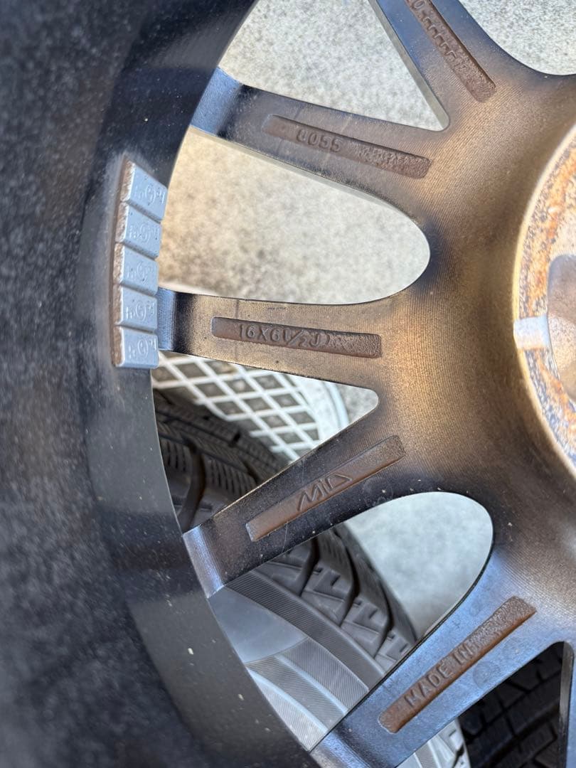 ①ブラック16インチ6.5j 114.3 38 4本　②もセットで購入ください。