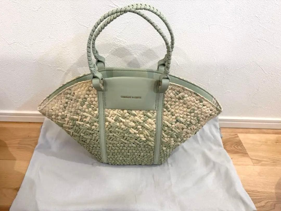 CHARLES & KEITH シャリア ラフィアウーブンバケツ