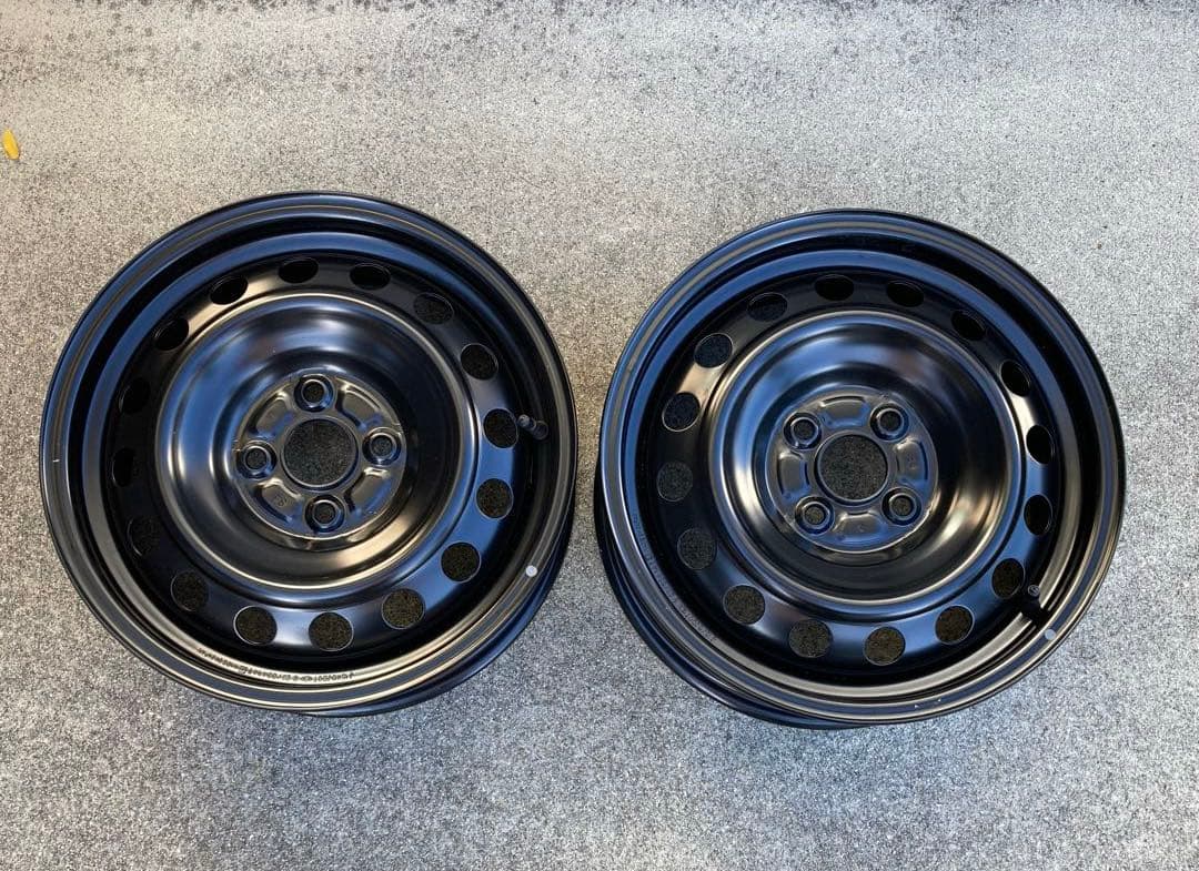 トヨタ　アクア　純正　スチールホイール②