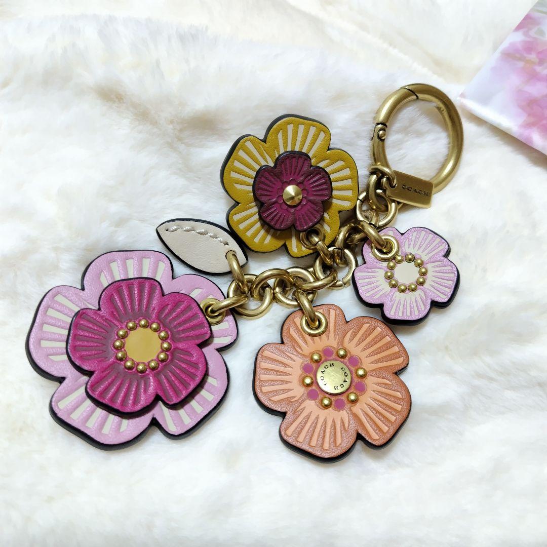 週末セール！！COACH バッグチャーム キーホルダー フラワーチャーム レザー