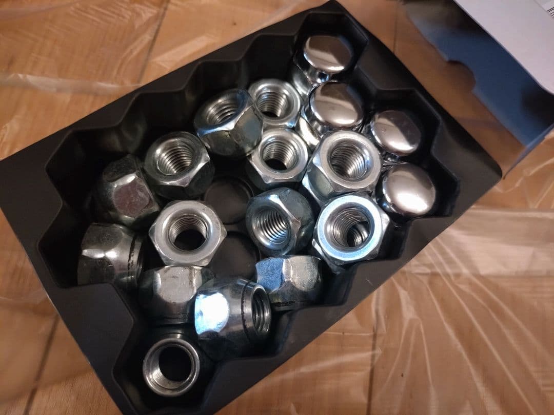 トヨタ ヤリス 純正ホイール ホイールキャップ ナット セット