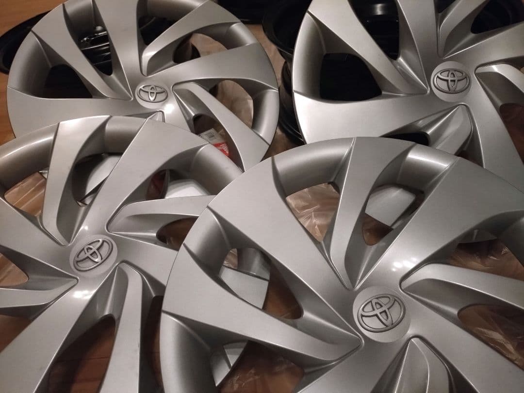 トヨタ ヤリス 純正ホイール ホイールキャップ ナット セット