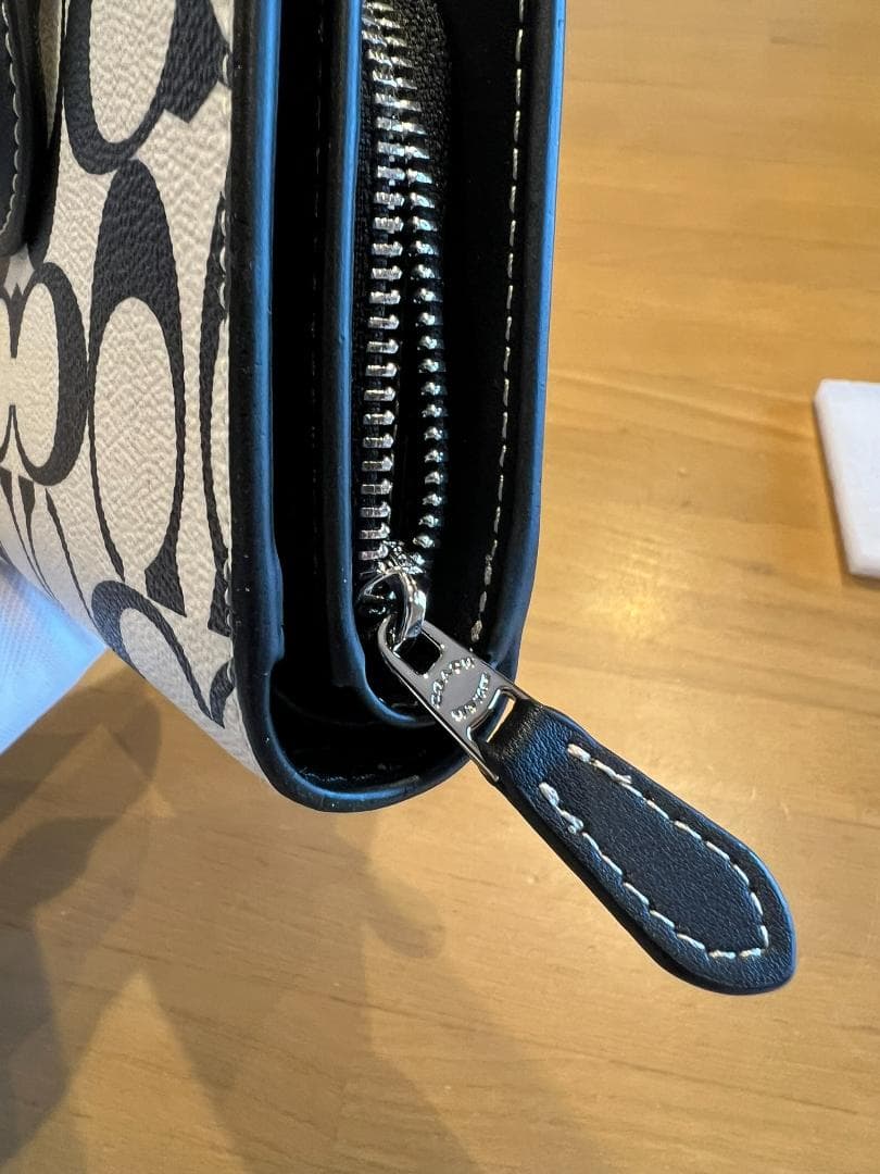 【美品】COACH コーチ 二つ折り財布 ホワイト×ブラック