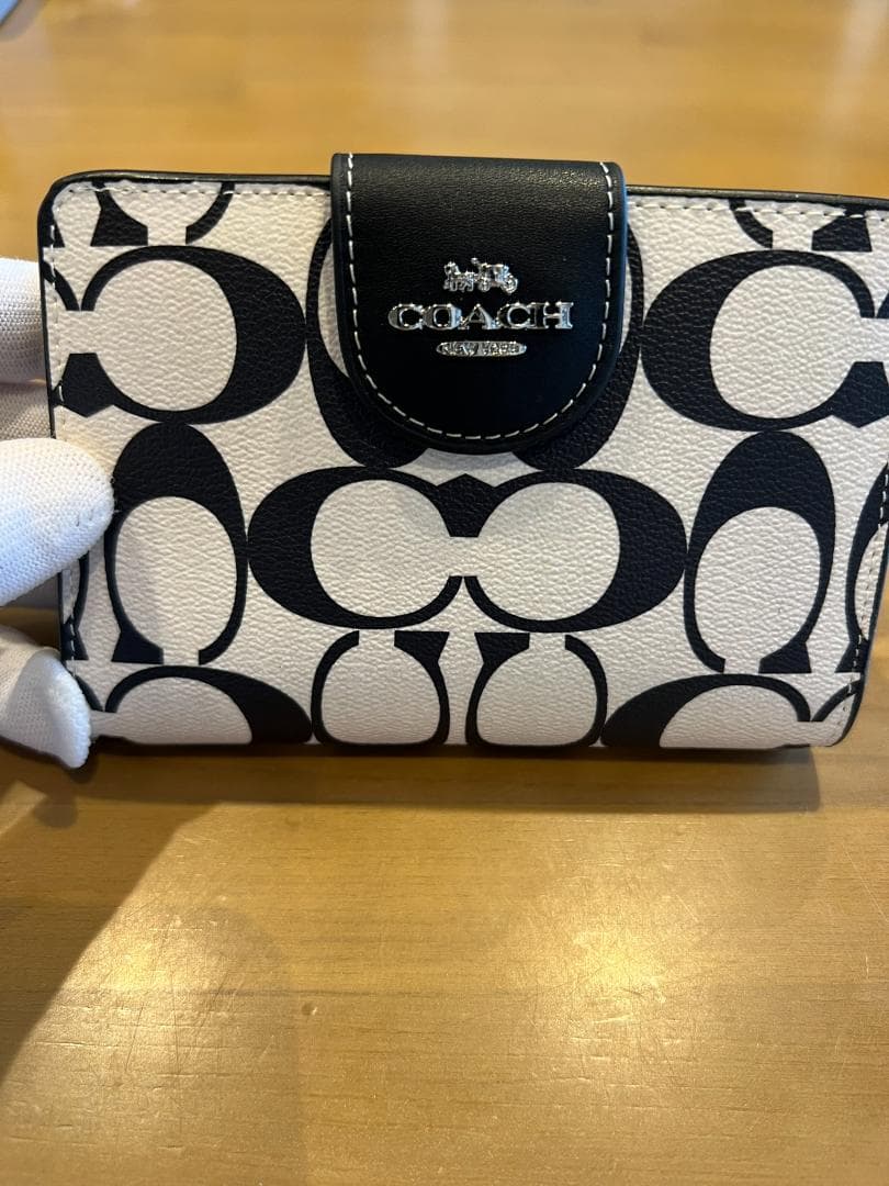 【美品】COACH コーチ 二つ折り財布 ホワイト×ブラック