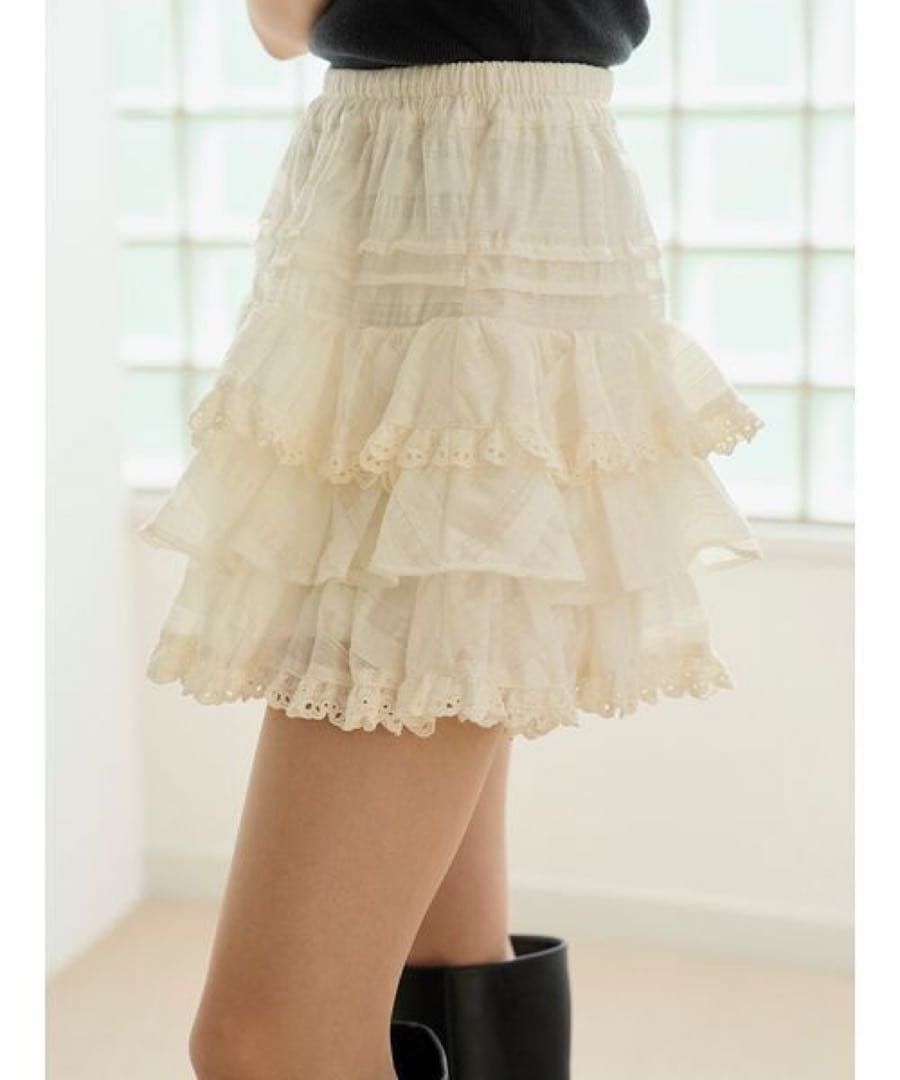 SNIDEL スナイデル　ラッフルティアードスカショーパン　アイボリー