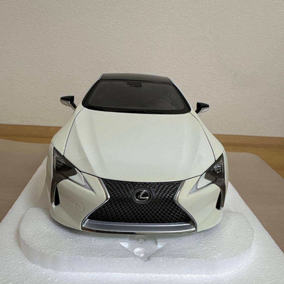 オートアート　LEXUS レクサス　LC500 1/18 ミニカー　ホワイト