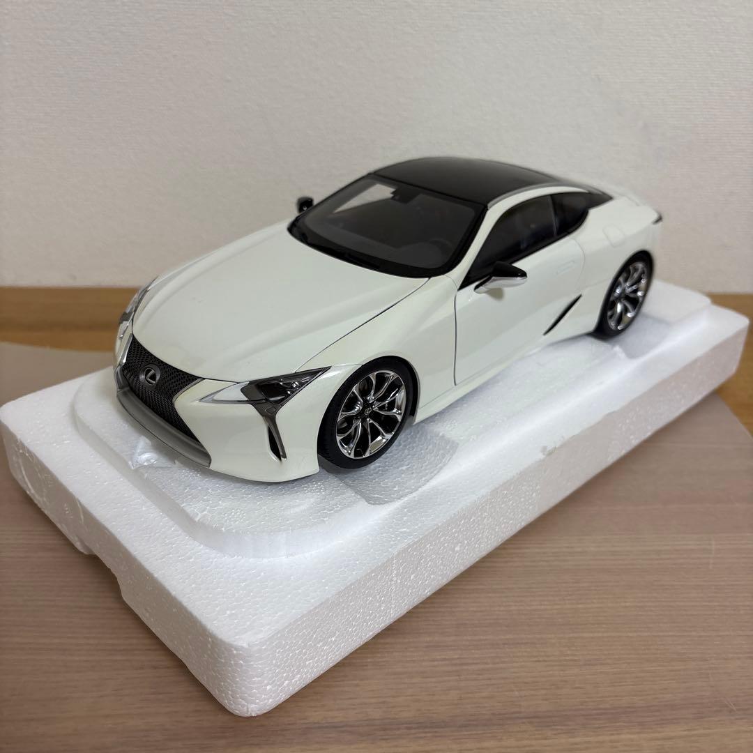 オートアート　LEXUS レクサス　LC500 1/18 ミニカー　ホワイト