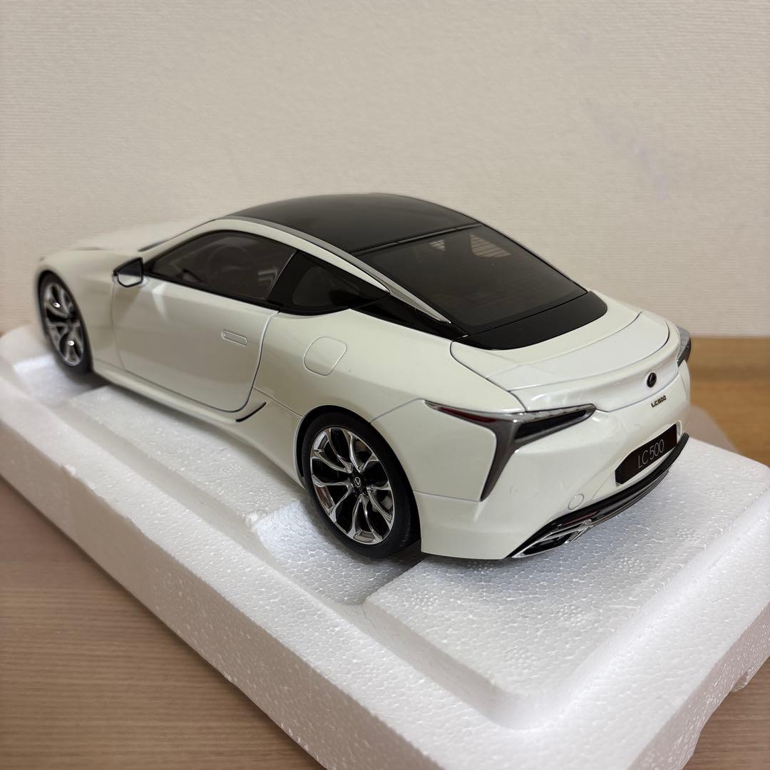 オートアート　LEXUS レクサス　LC500 1/18 ミニカー　ホワイト