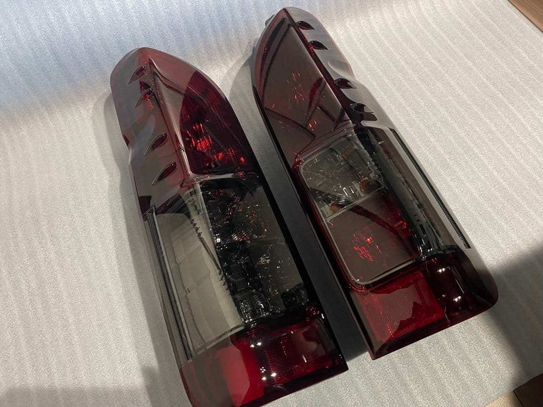 ハイエース 純正 寒冷地仕様 テールランプ カスタム 改造 エアロ ヘッドライト