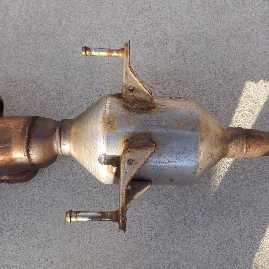 50系プリウス　フロントパイプ　触媒