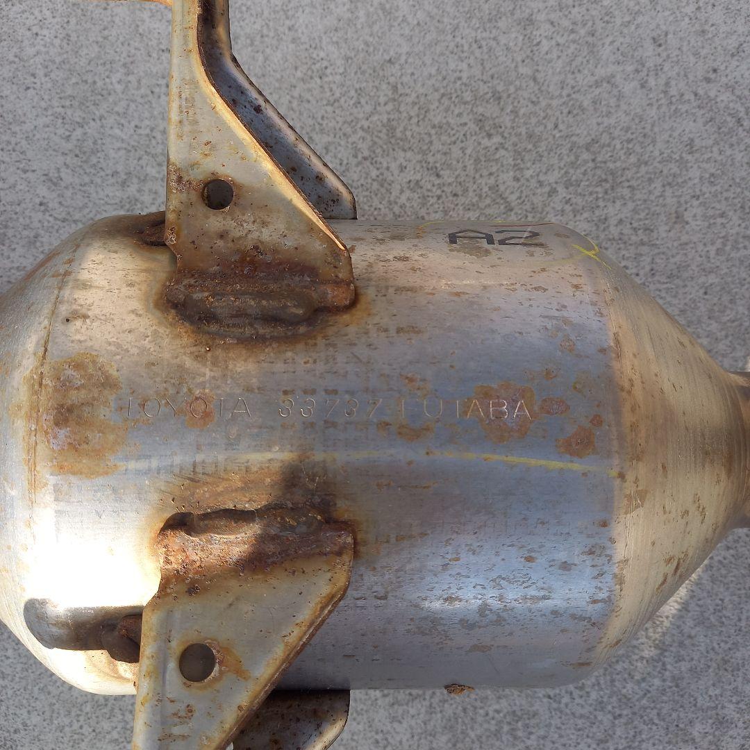 50系プリウス　フロントパイプ　触媒