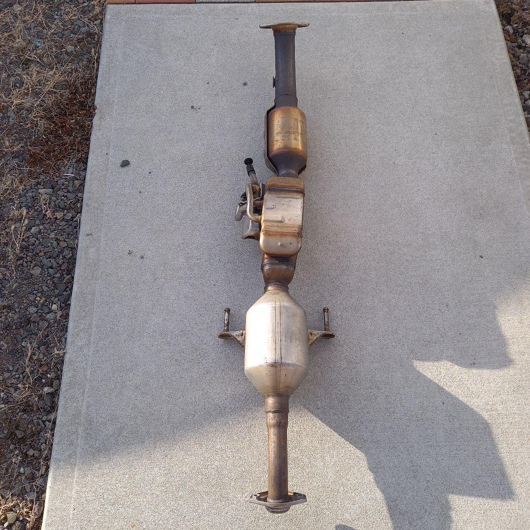 50系プリウス　フロントパイプ　触媒