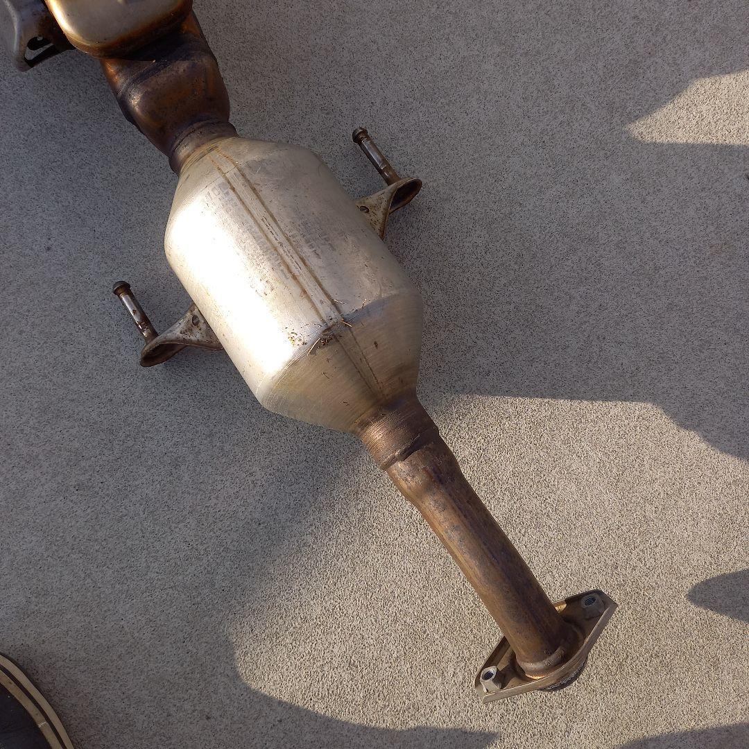 50系プリウス　フロントパイプ　触媒