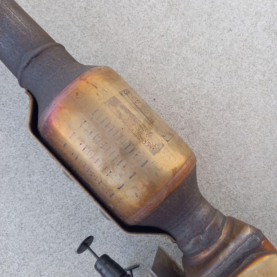 50系プリウス　フロントパイプ　触媒